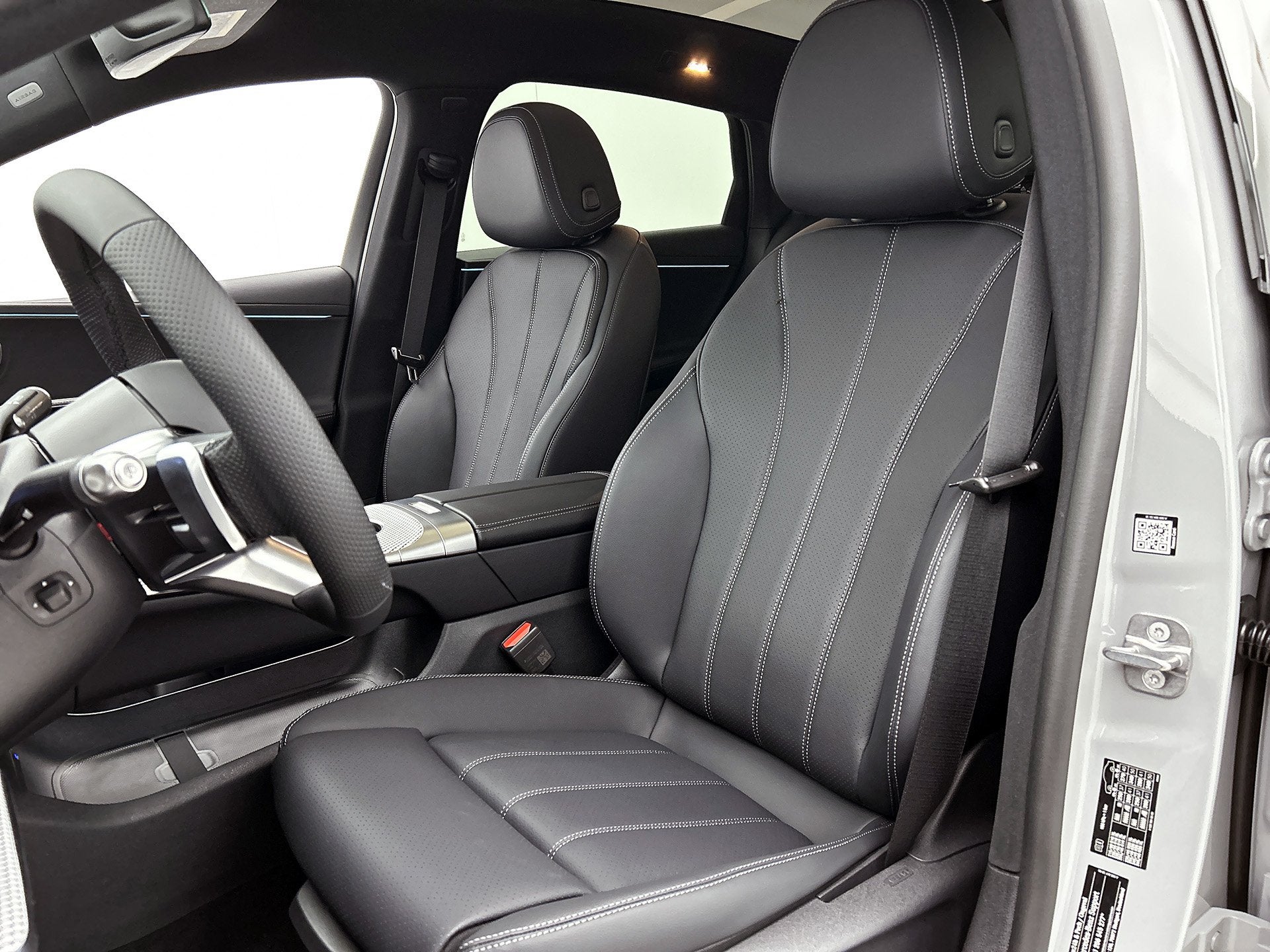 Foto 5 van Mercedes-Benz C-Klasse 400 4MATIC Launch Edition 94 kWh | Ni