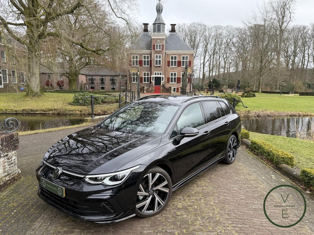 Volkswagen Golf Variant 1.5 eTSI R-Line | Pano | IQ-Light |, Auto's, Volkswagen, Stof, 700 kg, Zwart, Origineel Nederlands