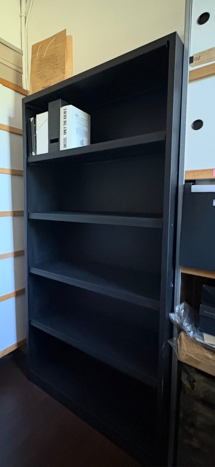 Magazine tijdschift folder kantoor hobby kast zwart metaal, Zo goed als nieuw, Metaal, 150 tot 200 cm, 25 tot 50 cm