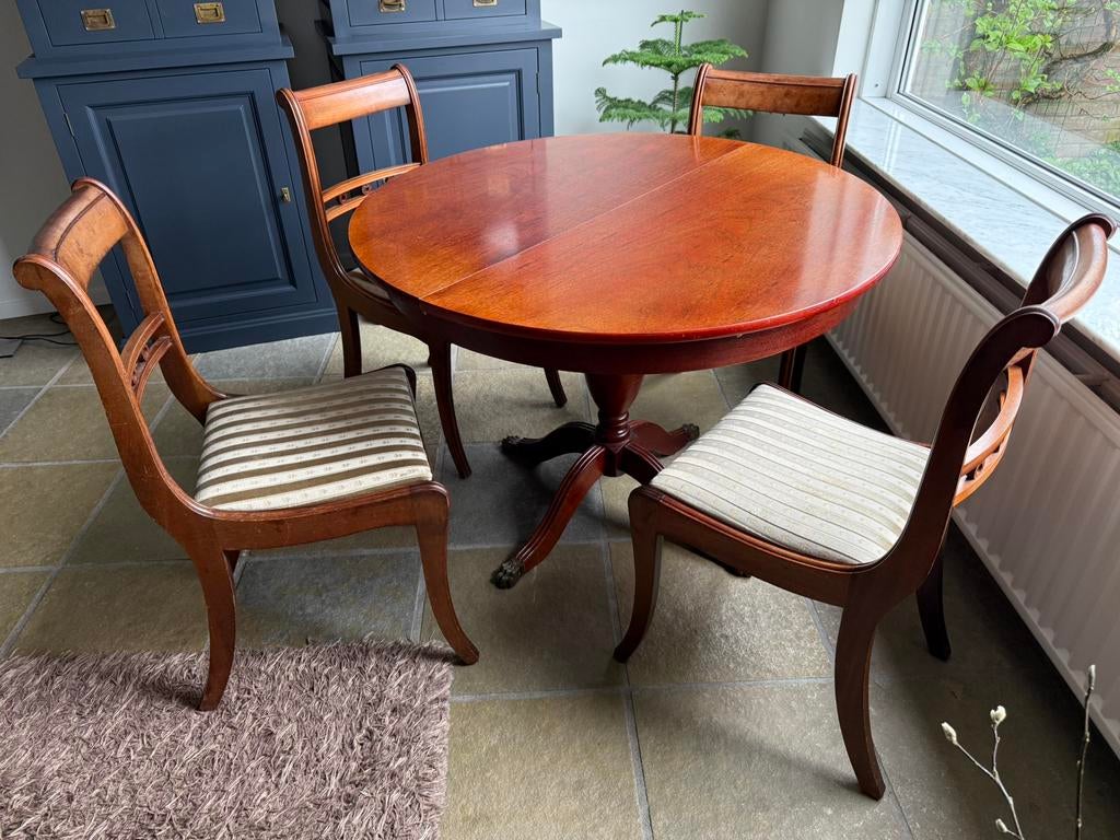 Klassiek engelse eethoek, 4 stoelen en salon tafel, Ophalen, Zo goed als nieuw, Rond, 100 tot 150 cm