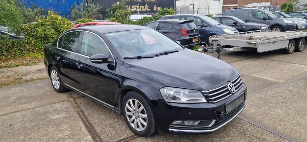 Volkswagen passat 1.6 tdi Highline Sedan! Leer navi vol!!!, Voorwielaandrijving, Euro 5, 1599 cc, 4 cilinders
