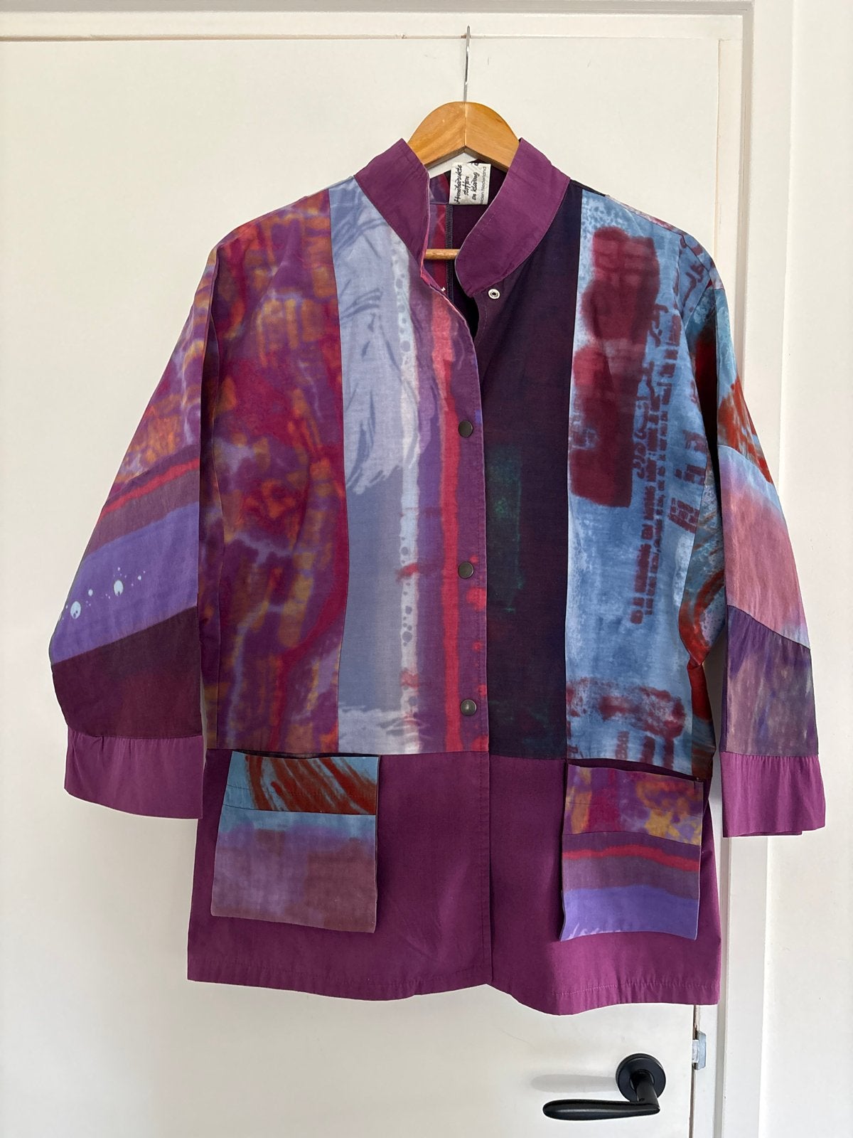 Unieke handbedrukte jas, paars/meerkleurig, maat M, Kleding | Dames, Ophalen of Verzenden, Zo goed als nieuw, Maat 38/40 (M), Paars