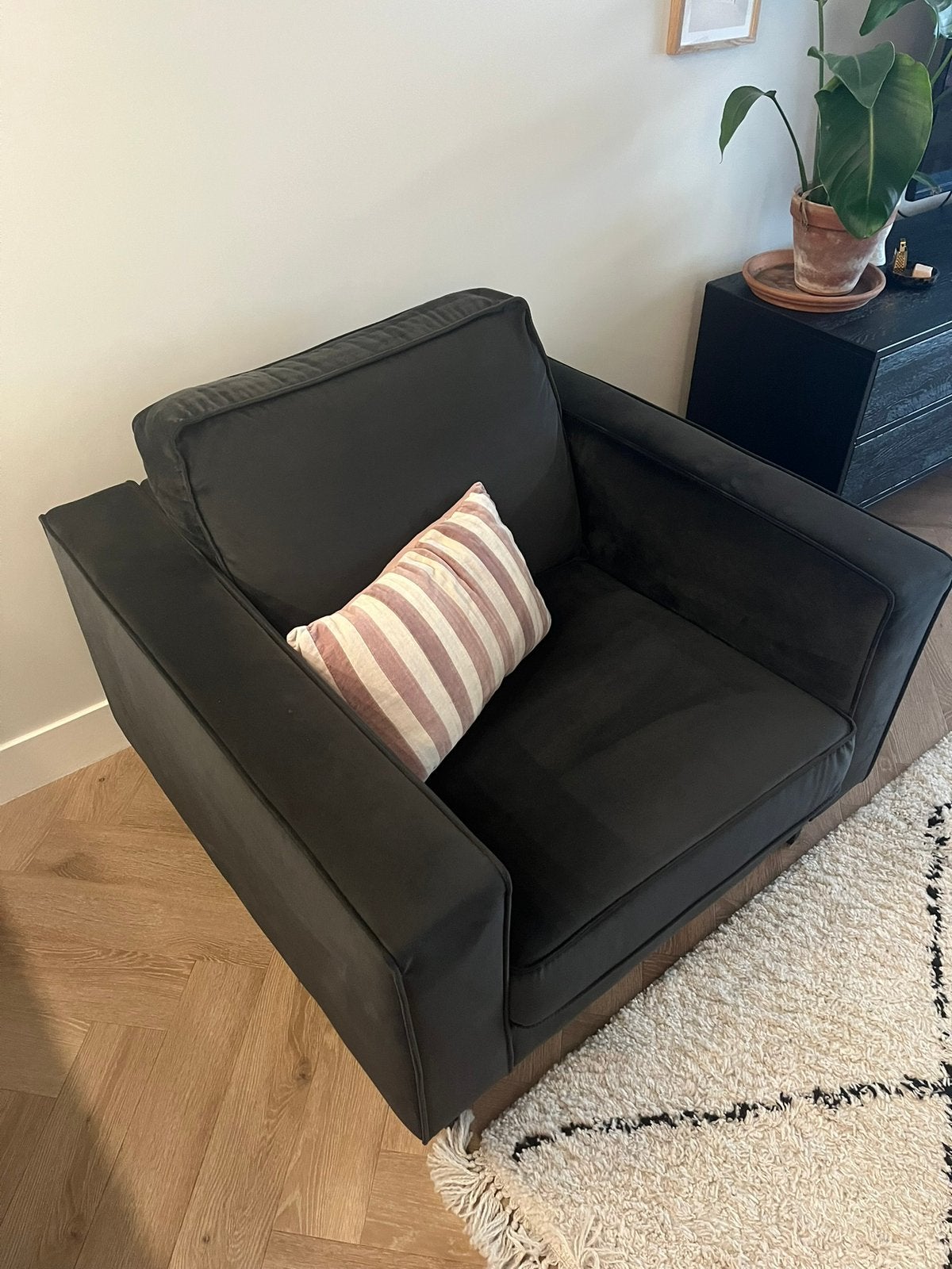 WOOOD fauteuil Robin antraciet fluweel, Ophalen, Eenpersoons, 75 tot 100 cm, Zo goed als nieuw
