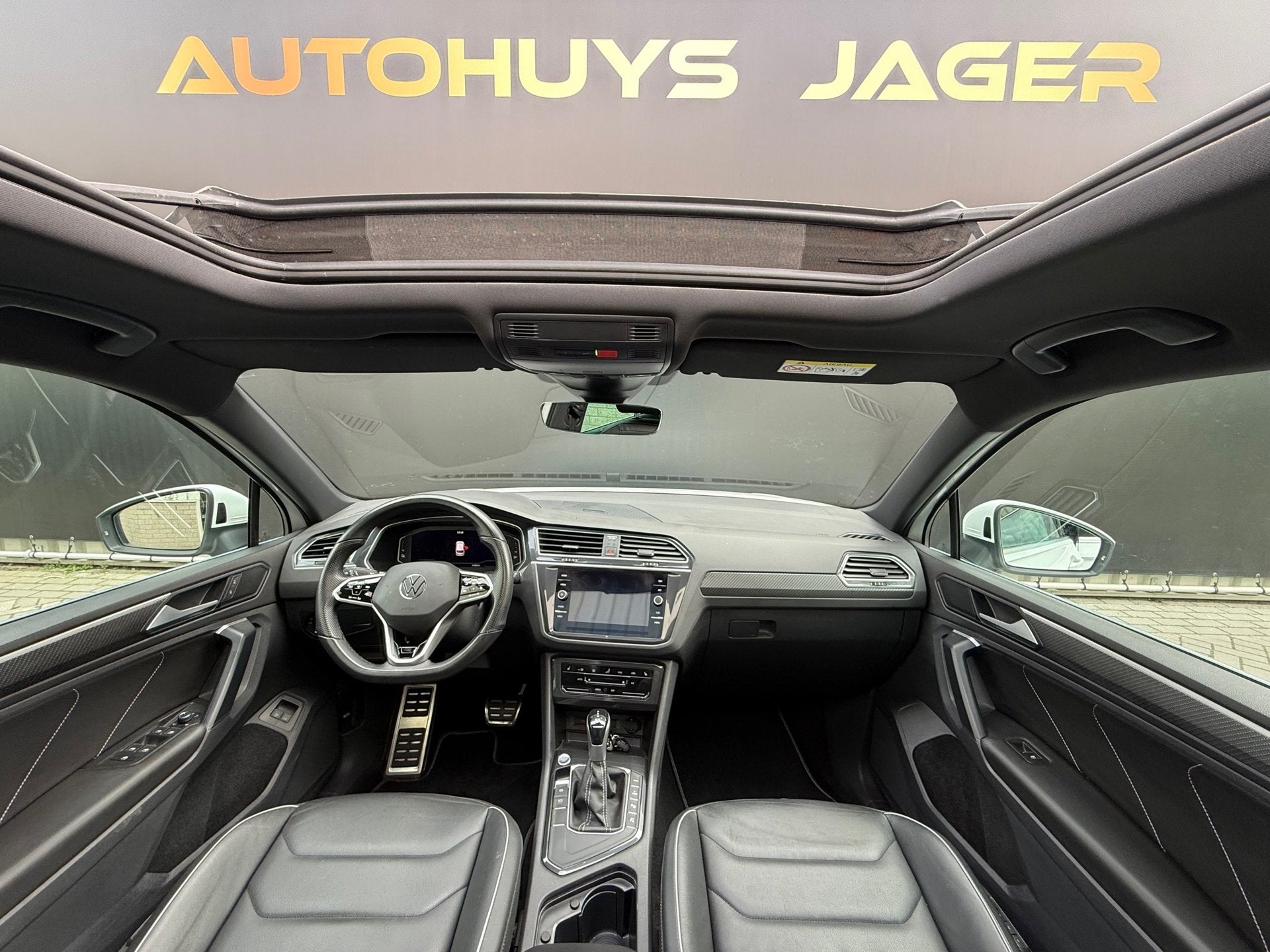 Volkswagen Tiguan 1.4 TSI eHybrid R-Line Pano 360 Leder Carp, 1716 kg, Gebruikt, Zwart, 4 cilinders