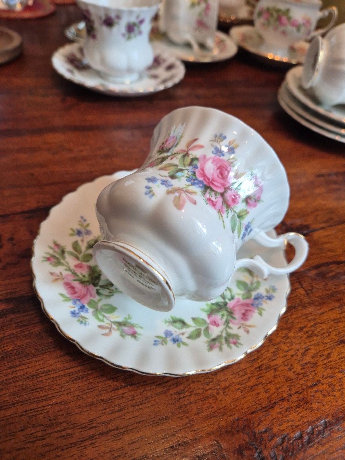 Royal Albert Moss Rose kop en schotel, Vintage, Ophalen of Verzenden, Zo goed als nieuw, Kop(pen) en/of Schotel(s)