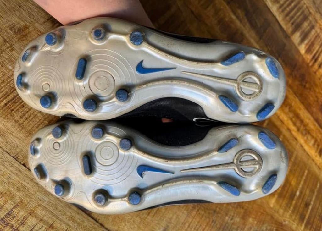 Nike Tiempo voetbalschoenen - Maat 41 - Zo goed als nieuw, Ophalen of Verzenden, Zo goed als nieuw, Schoenen