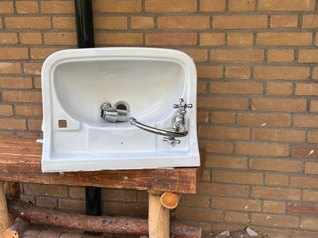 Keramische wastafel / spoelbak met kraan, Ophalen, Gebruikt, Wastafel