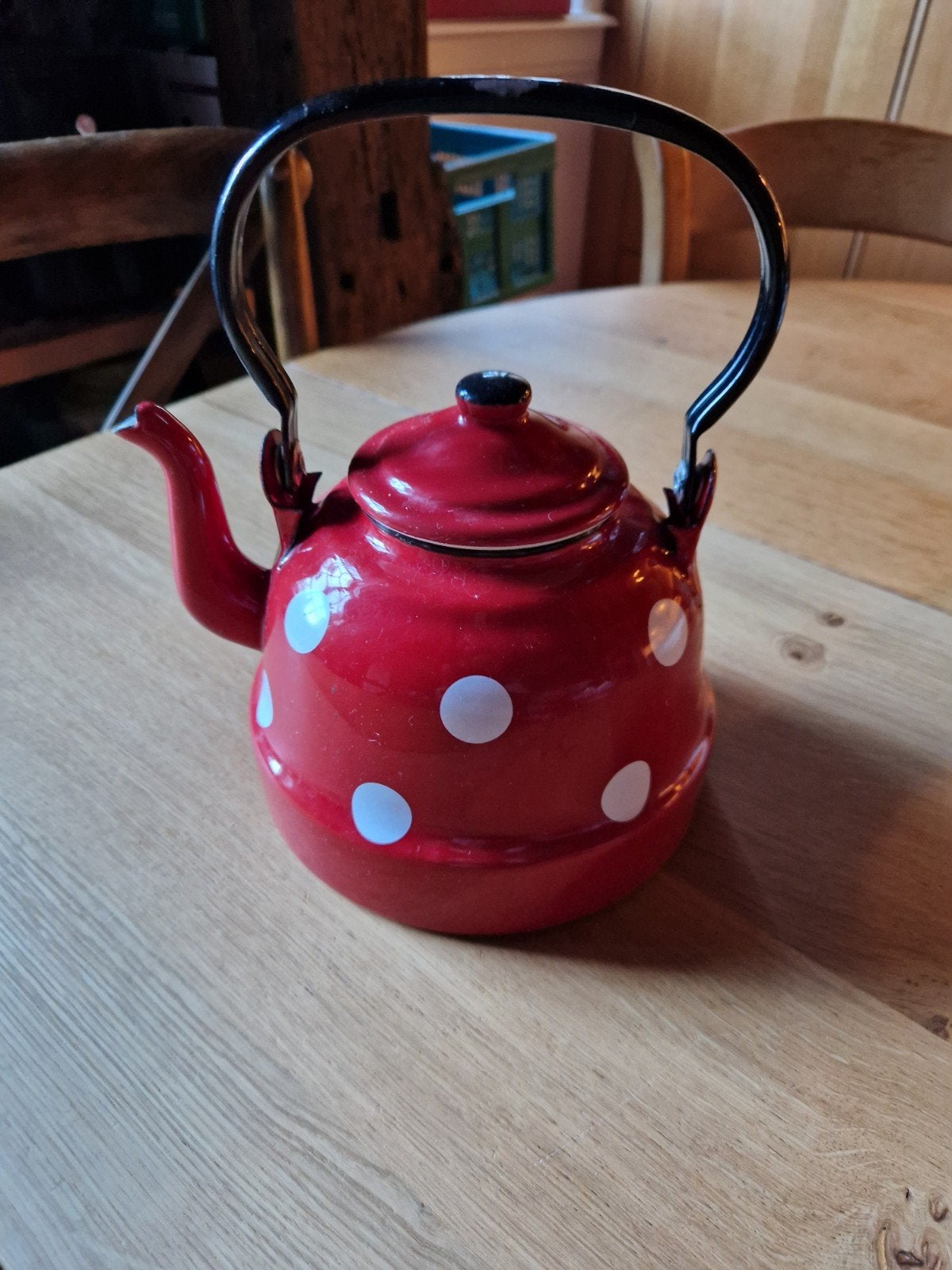 VROLIJKE  FLUITKETEL ROOD MET WITTE STIPPEN, Antiek en Kunst, Ophalen of Verzenden