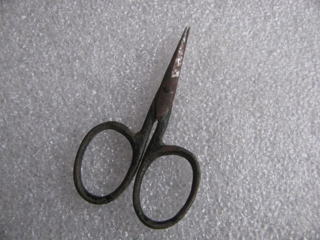 Oud Klein Schaartje / Miniatuur Schaar 5.5 x 3 cm, Antiek en Kunst, Verzenden