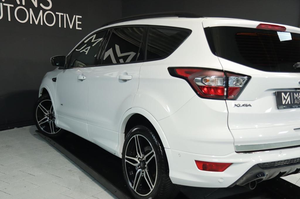 Ford Kuga 1.5 EcoBoost ST Line / PANODAK / KEYLESS / CAMERA, Automaat, Zwart, 4 cilinders, 1850 kg