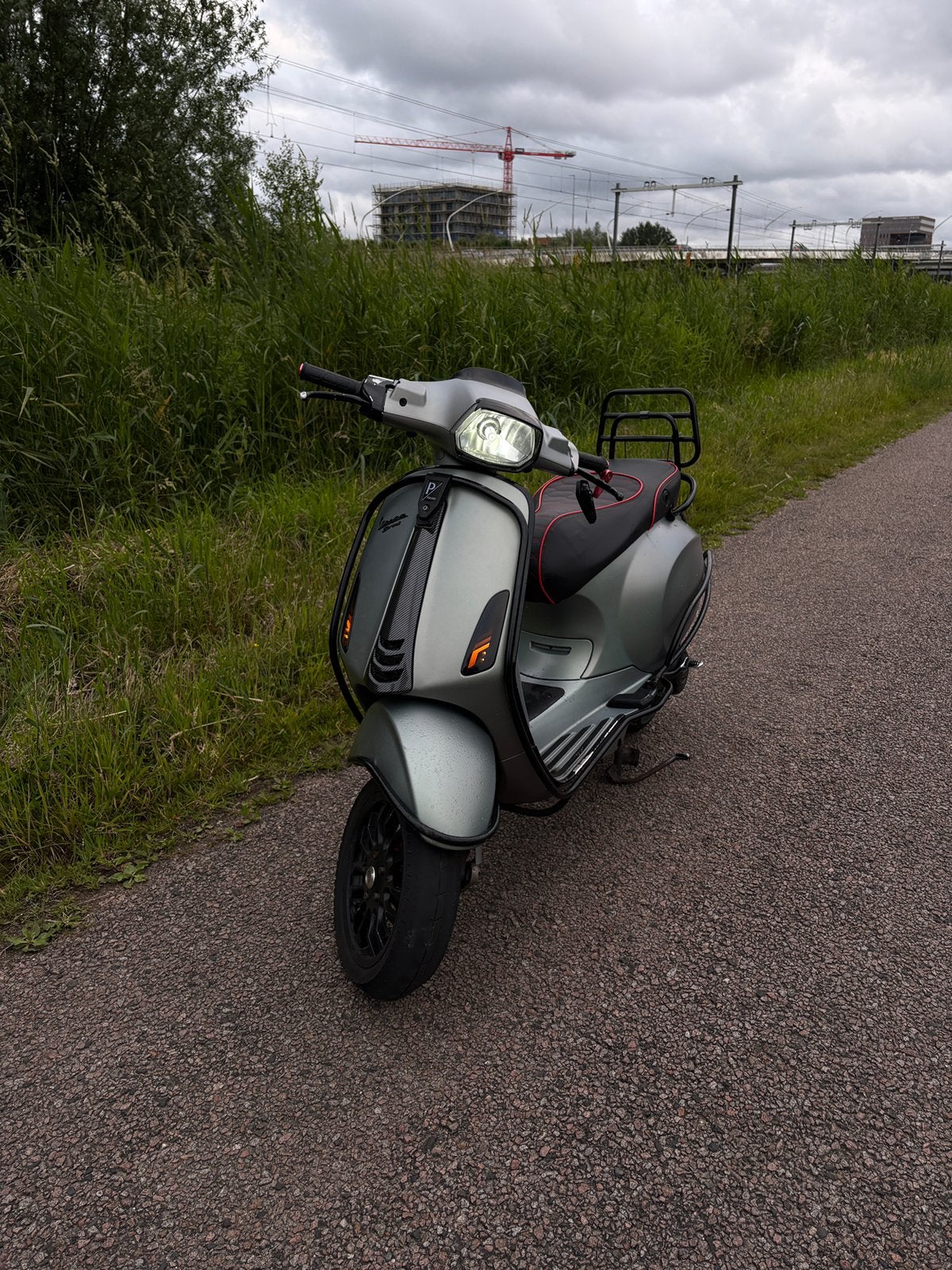 Vespa sprint 2017 CUSTOM, Fietsen en Brommers, Scooters | Vespa, Ophalen, Maximaal 45 km/u, Zo goed als nieuw, Benzine