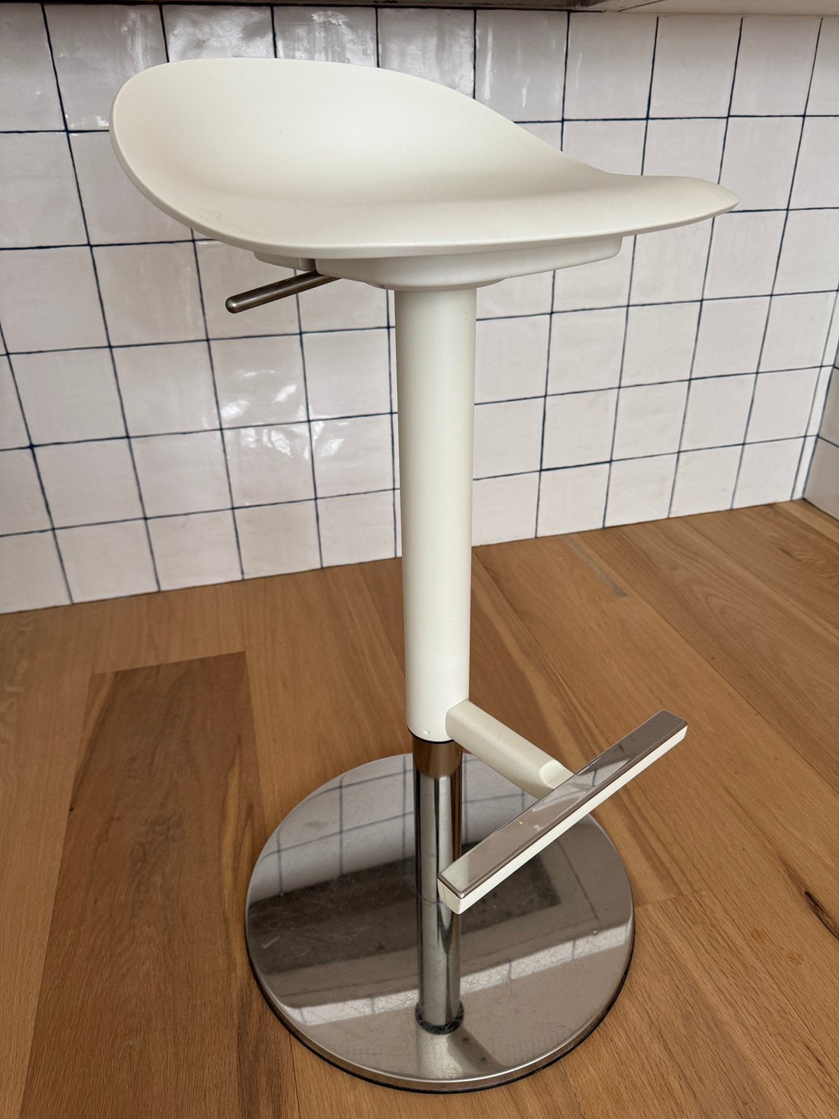 Ikea Janinge in hoogte verstelbare barkruk (Bar Stool), Ophalen, In hoogte verstelbaar, 60 tot 90 cm, Zo goed als nieuw