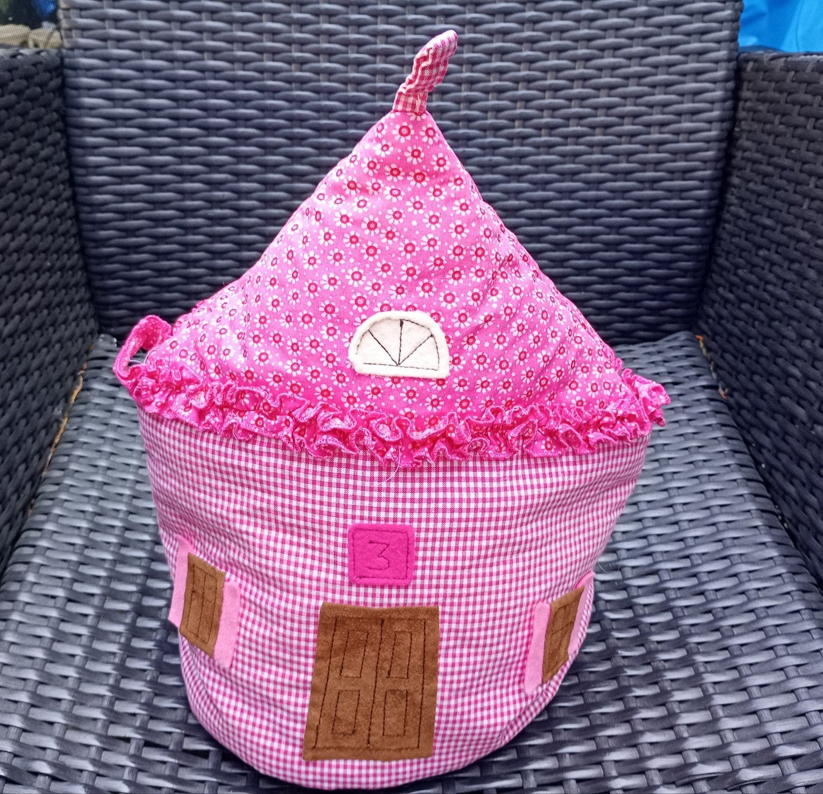 Leuke theemuts, huisje, roze geruit, Roze, Ophalen of Verzenden, Textiel, Landelijk