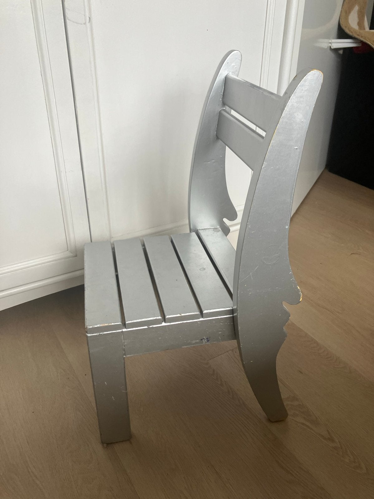 Zilverkleurige kinderstoel met uniek design, Ophalen, Gebruikt, Overige kleuren, Eén