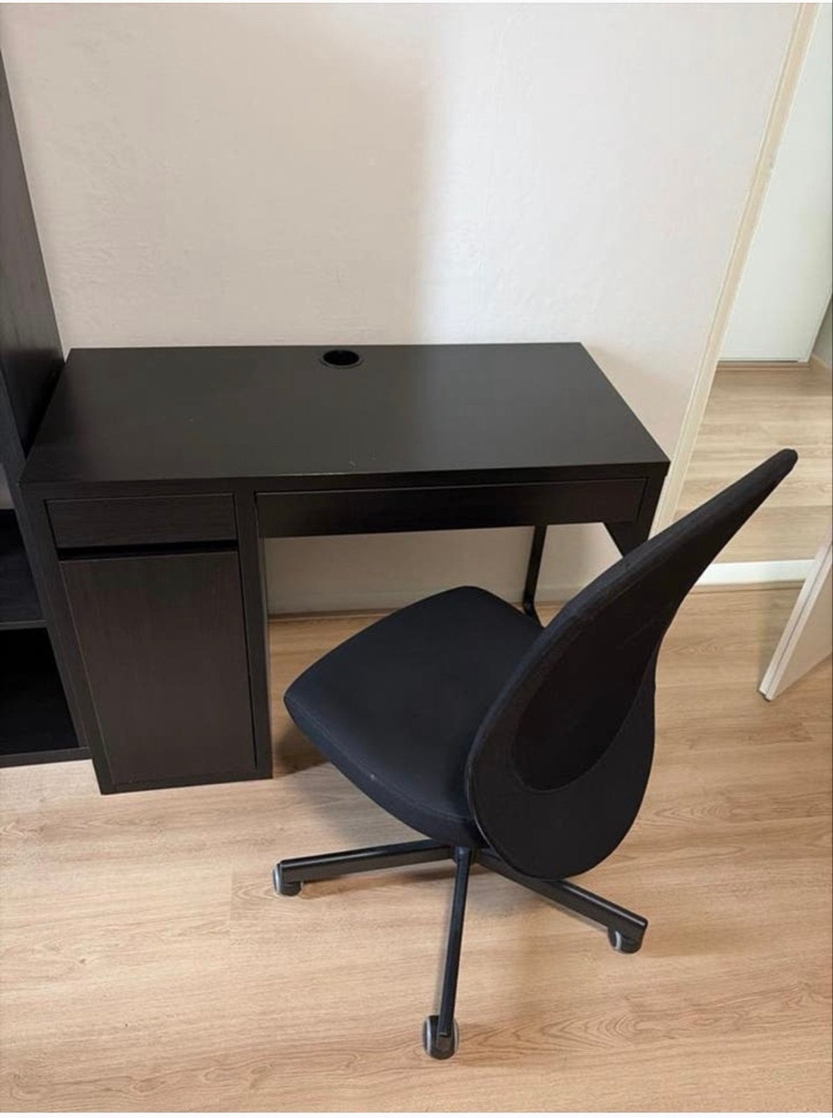 Zwart bureau met lade en opbergruimte, Ophalen, Zwart, Met lades, Spaanplaat of MDF