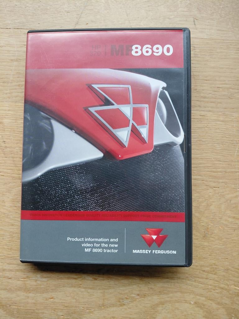 Massey Ferguson 8690 product info video, Ophalen of Verzenden, Zo goed als nieuw