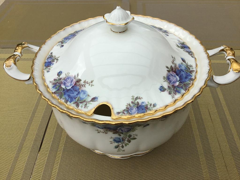Royal Albert MOONLIGHT ROSE SOEP TERRINE, Antiek en Kunst, Antiek | Servies los, Ophalen of Verzenden