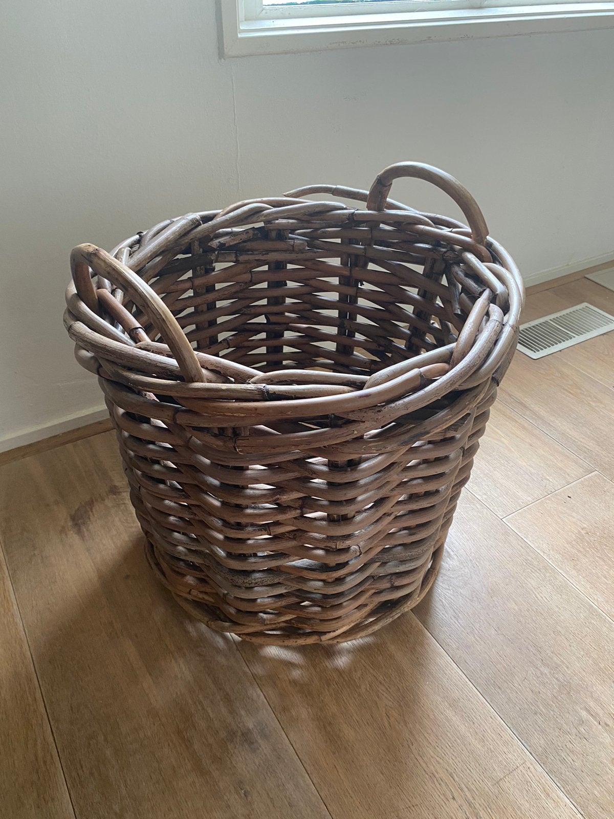 Rustieke mand zara home met handvaten, Ophalen, Zo goed als nieuw, Rond, Riet