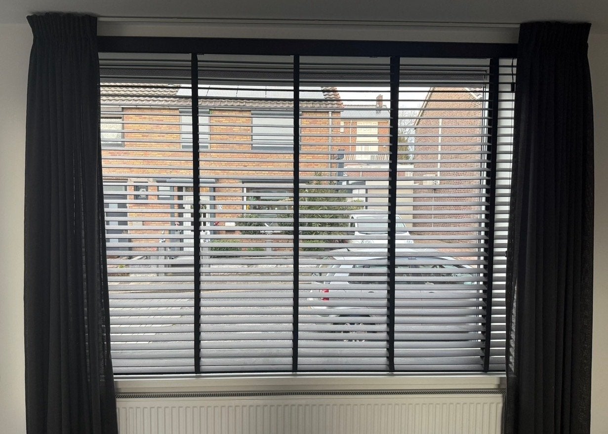 Zwarte houten jaloezie 219x160 cm, Ophalen, Jaloezie, Gebruikt, Zwart