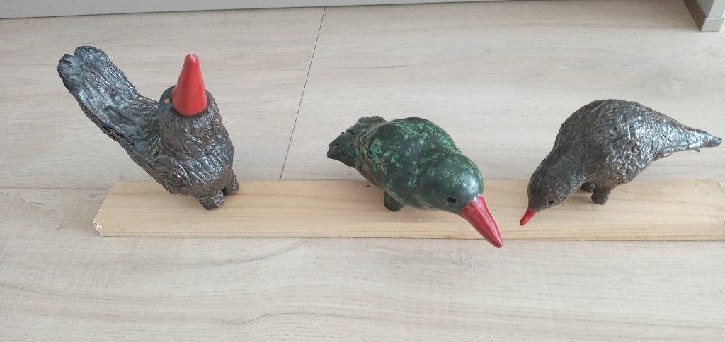 Set van 3 vogels keramiek grijs/bruin en groen rode snavels, Verzamelen, Ophalen of Verzenden, Zo goed als nieuw, Dier