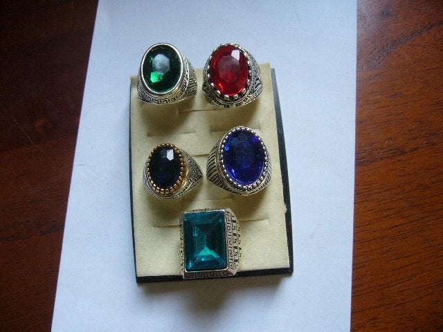 5 MOOIE VINTAGE RINGEN  MET GROTE GEKLEURDE STENEN 4 EURO, Sieraden, Tassen en Uiterlijk, Antieke sieraden, Verzenden, Overige materialen