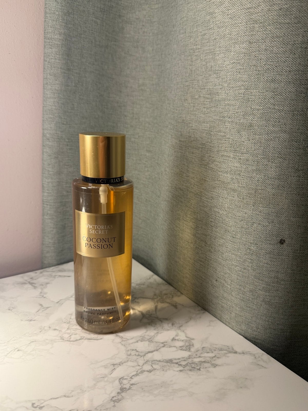 Victoria's Secret Coconut Passion Fragrance Mist, Ophalen of Verzenden, Zo goed als nieuw