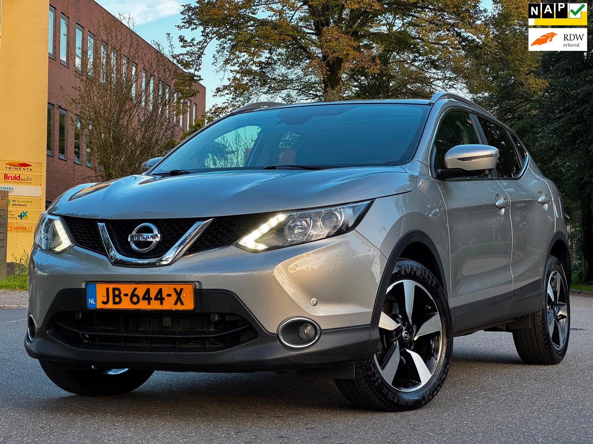 Nissan Qashqai 1.2 Connect Edition|AUT|PANO|360•|LED|NAVI|, Auto's, Dealer onderhouden, Gebruikt, 4 cilinders, 116 pk