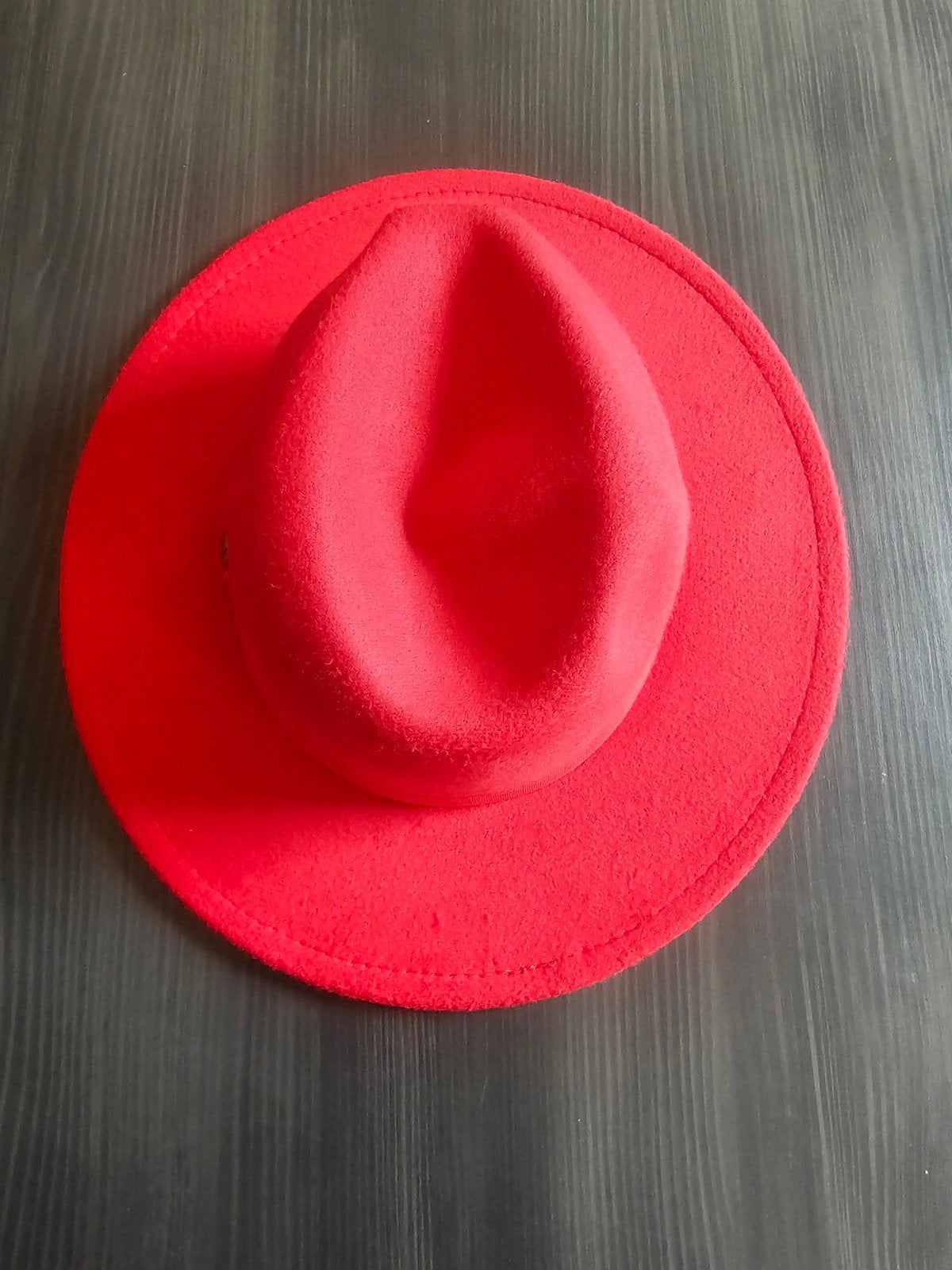 Stijlvolle Rode Fedora Hoed - Unisex, Hoed, One size fits all, Ophalen of Verzenden, Onbekend