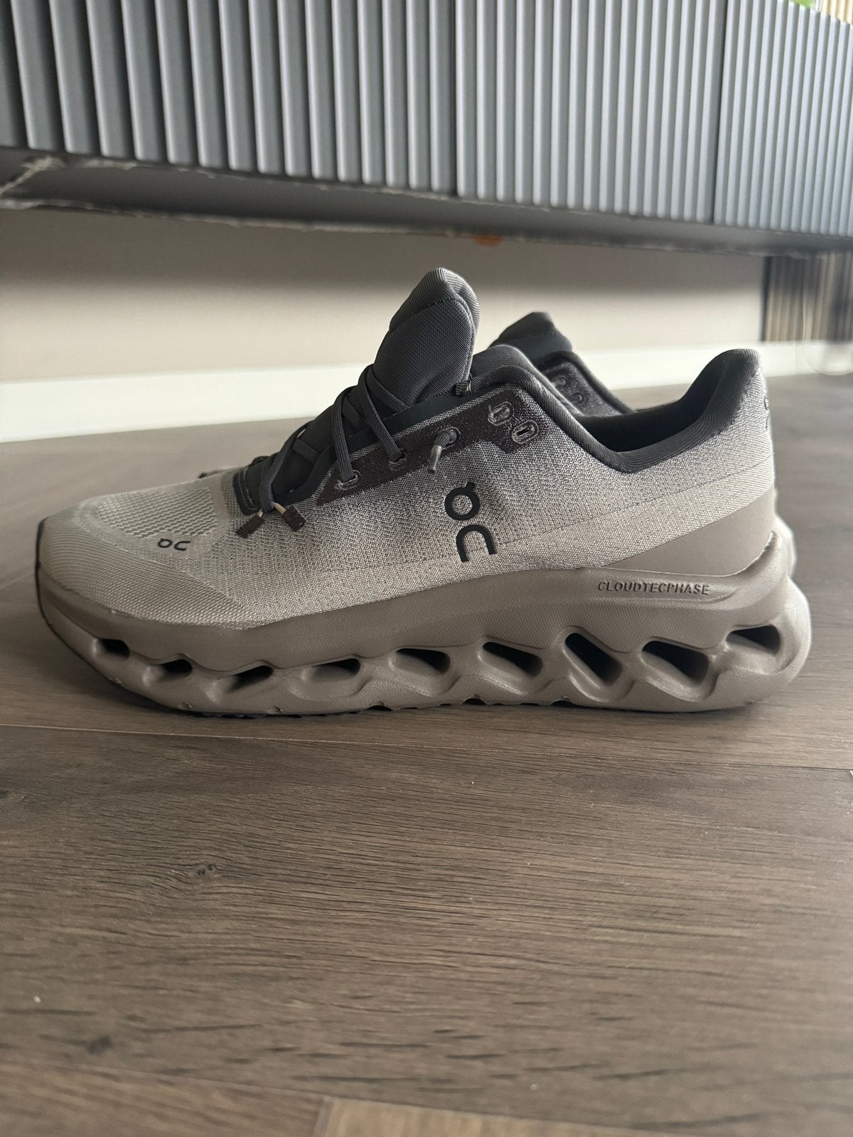 On cloud schoenen cloudtilt maat 44 nieuw grijs, Ophalen of Verzenden, Zo goed als nieuw, Hardloopschoenen, Overige merken