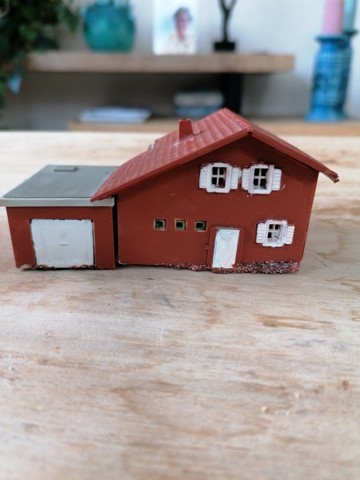 Modelhuisje met garage  Nspoor, Ophalen of Verzenden, Gebruikt, 1:50 tot 1:144
