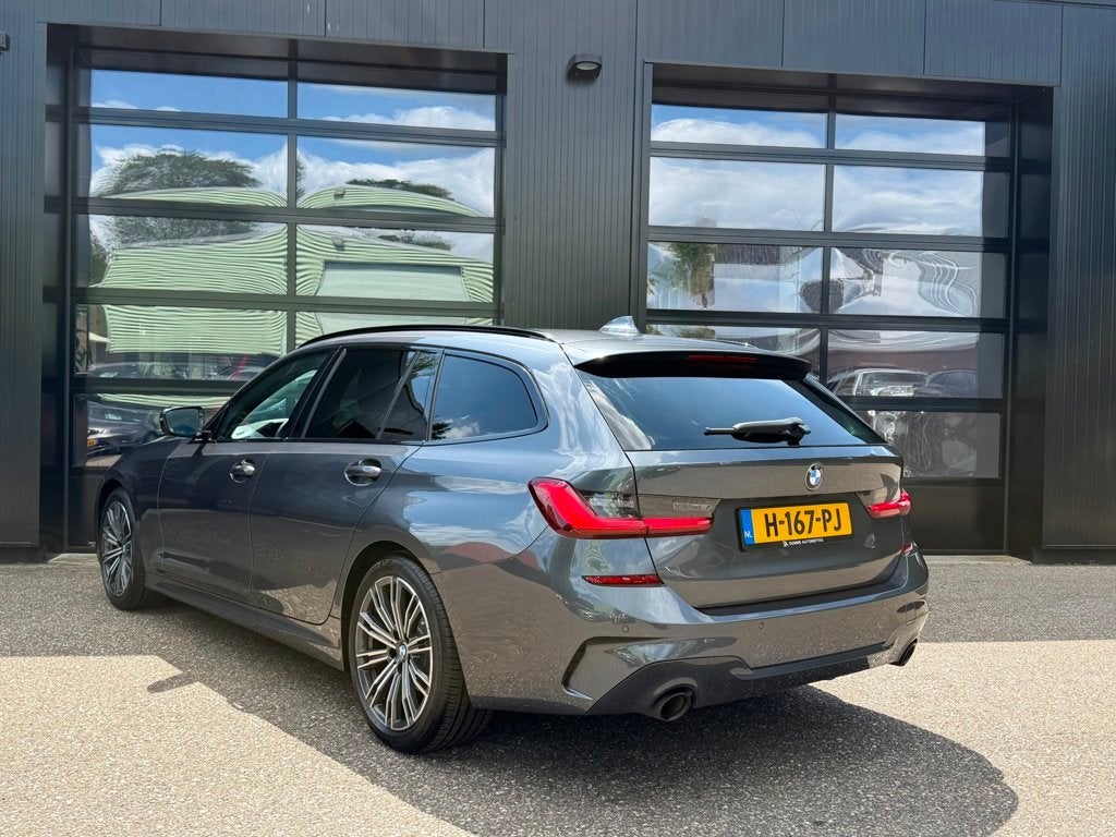 BMW 3-Serie Touring 318i M-Sport Edition Shadowline Trekhaak, Auto's, Automaat, Achterwielaandrijving, Gebruikt, Verwarmde buitenspiegels