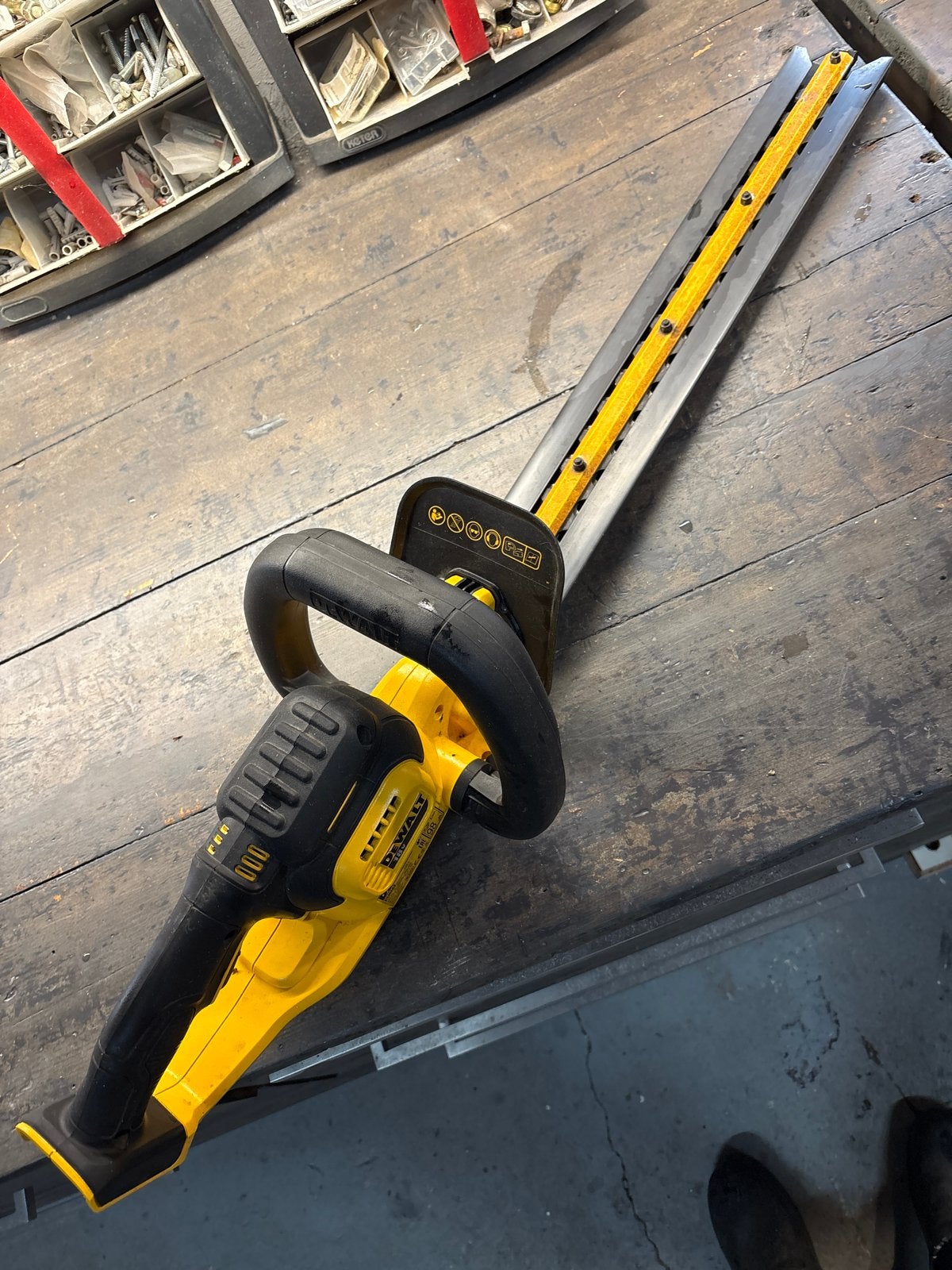 Dewalt heggenschaar body (zonder batterij) - Werkt perfect, Tuin en Terras, Ophalen, Gebruikt, Accu