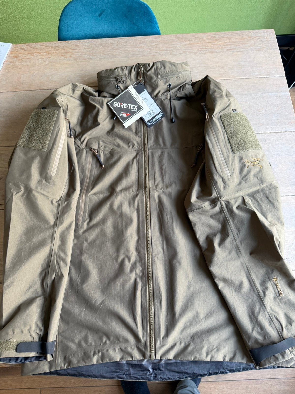 Arc’teryx LEAF Alpha Jacket Gen 2.2 – XL – Ranger Green, Ophalen of Verzenden, Regenjas