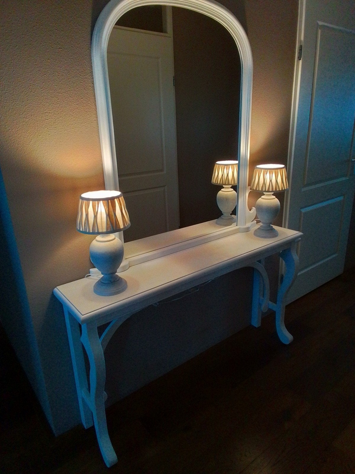 Witte sidetable met spiegel, Huis en Inrichting, Ophalen, Gebruikt, 100 tot 150 cm, Klassiek