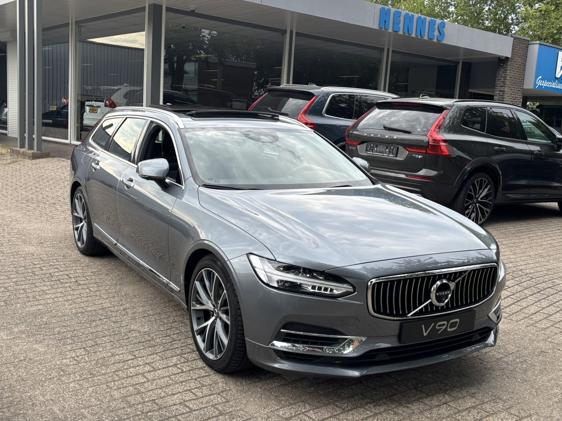 Volvo V90 T8 AWD Inscription B&W HeadUp Panorama 360 DAB, Automaat, 4 cilinders, Vierwielaandrijving, Hybride Elektrisch/Benzine