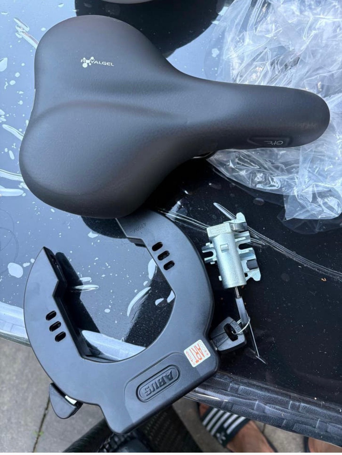 ABUS ringslot + Axa/Algel comfortabel fietszadel – Nieuw, Ophalen of Verzenden, Zo goed als nieuw