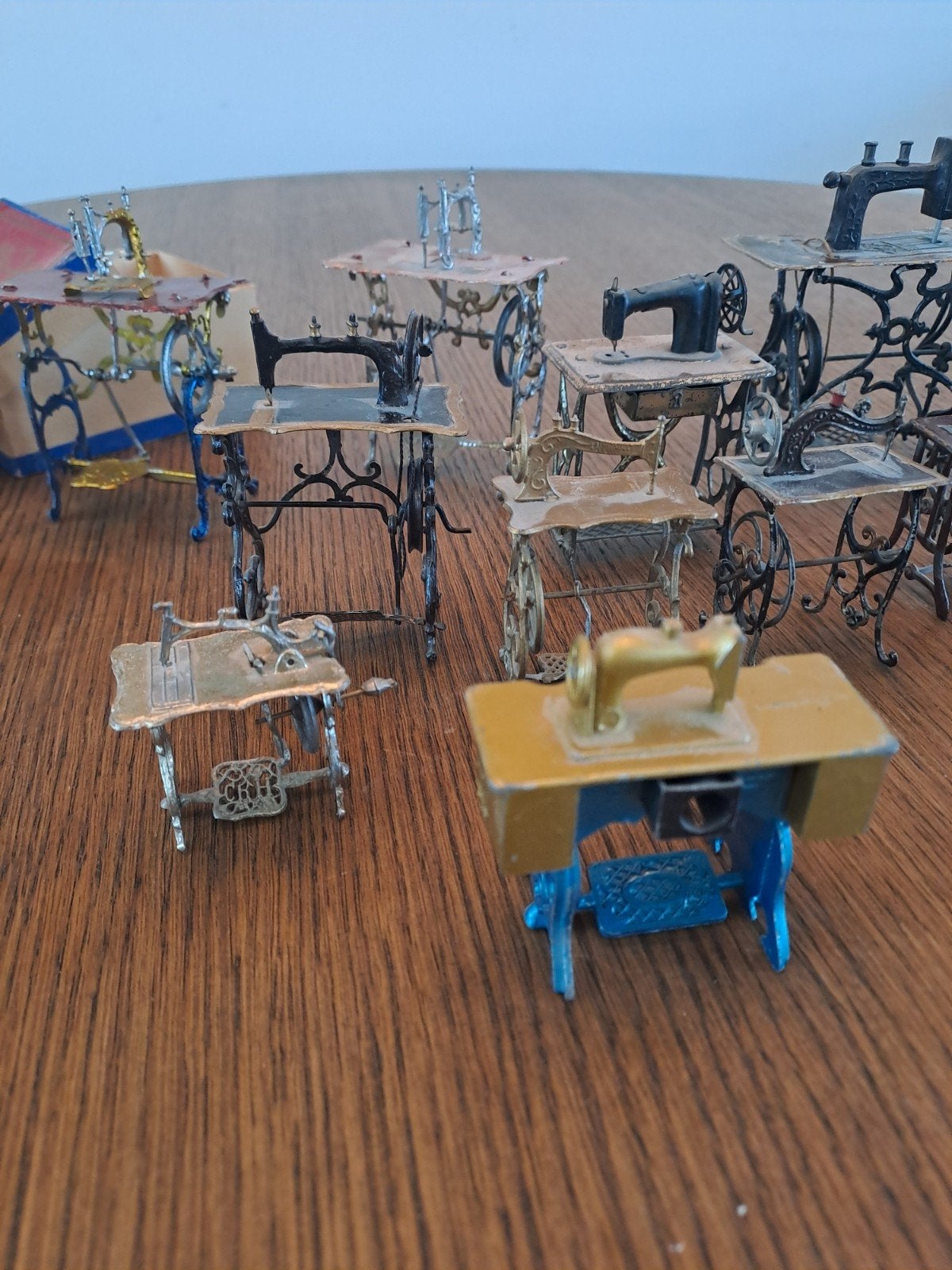 minatuur naaimachines op onderstel, Ophalen of Verzenden