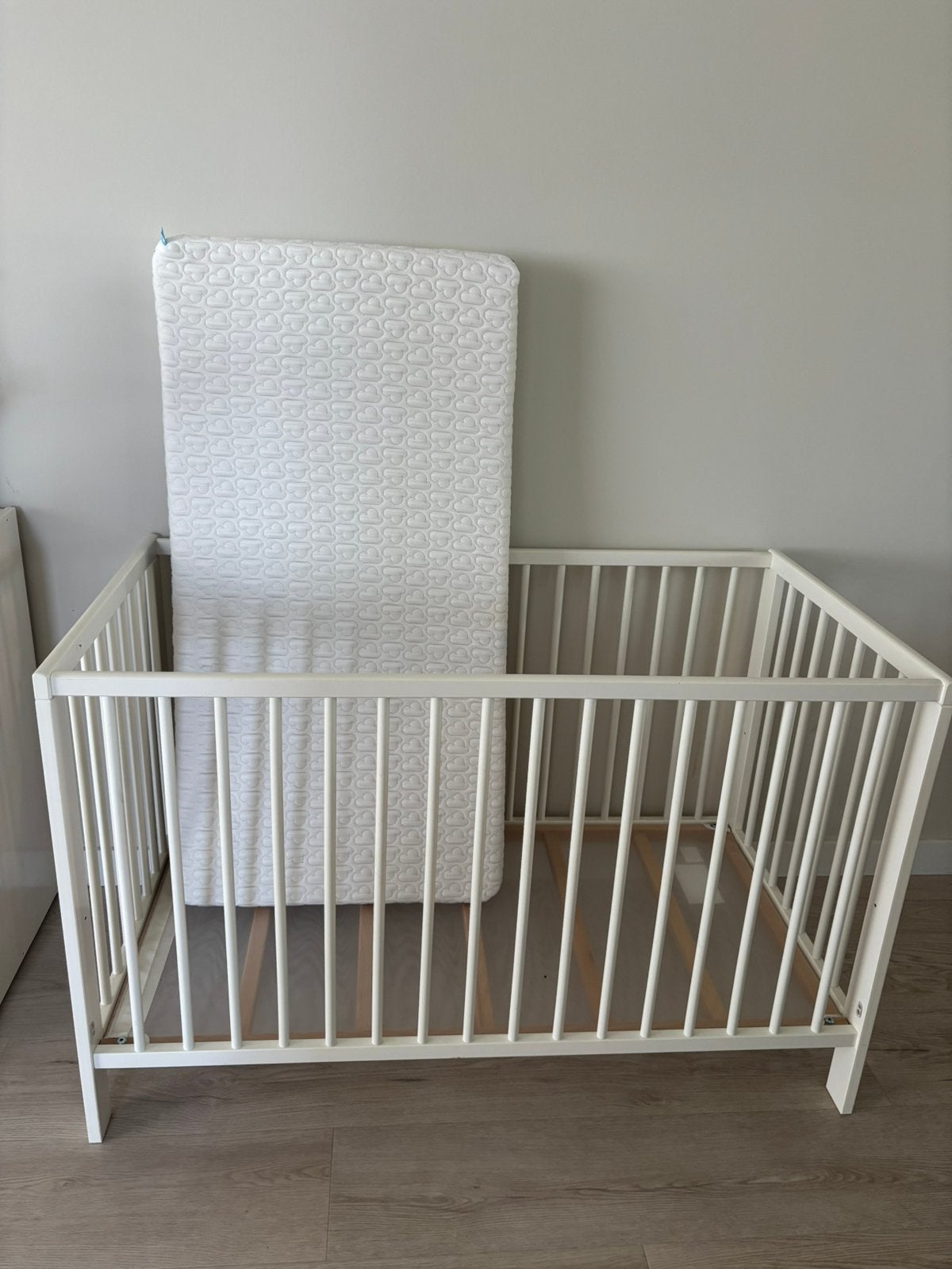 Ikea bedje incl matras en topper aerosleep, Ophalen, Gebruikt, Ledikant