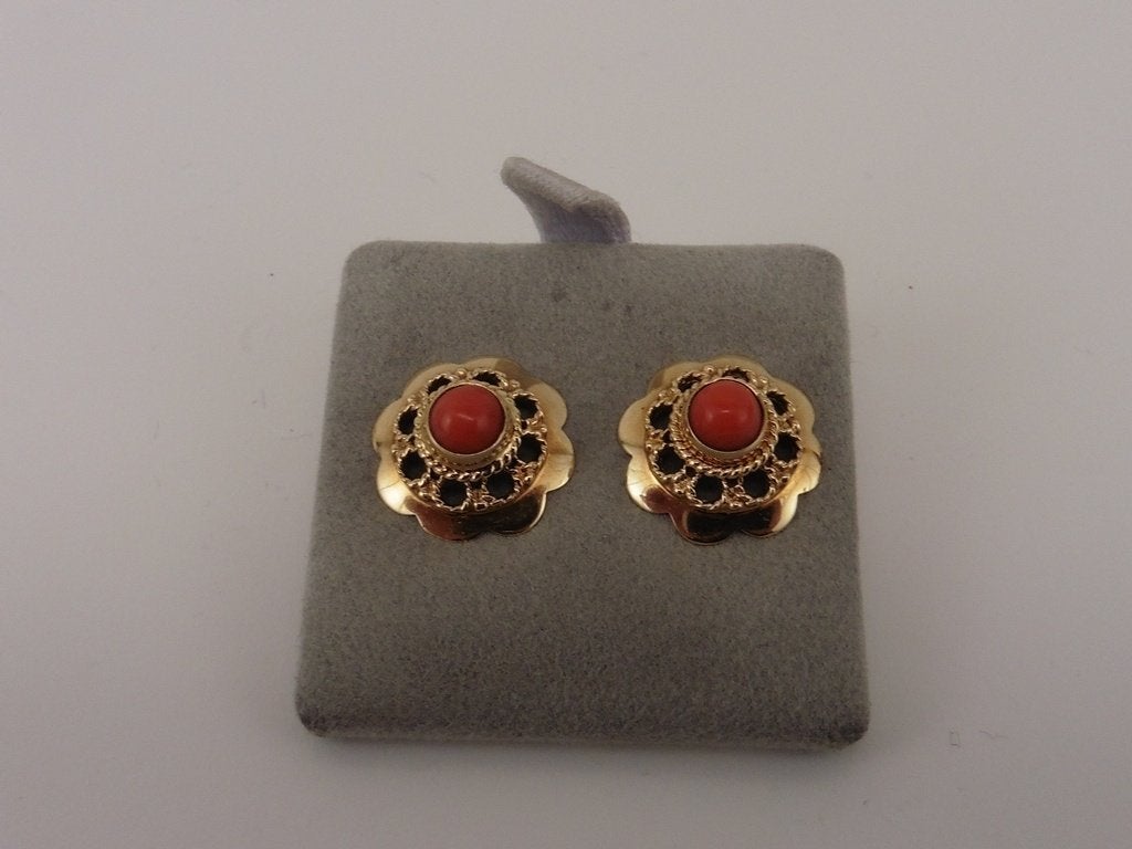 Gouden oorknopjes met bloedkoraal                        G45, Gebruikt, ., Ophalen of Verzenden, .