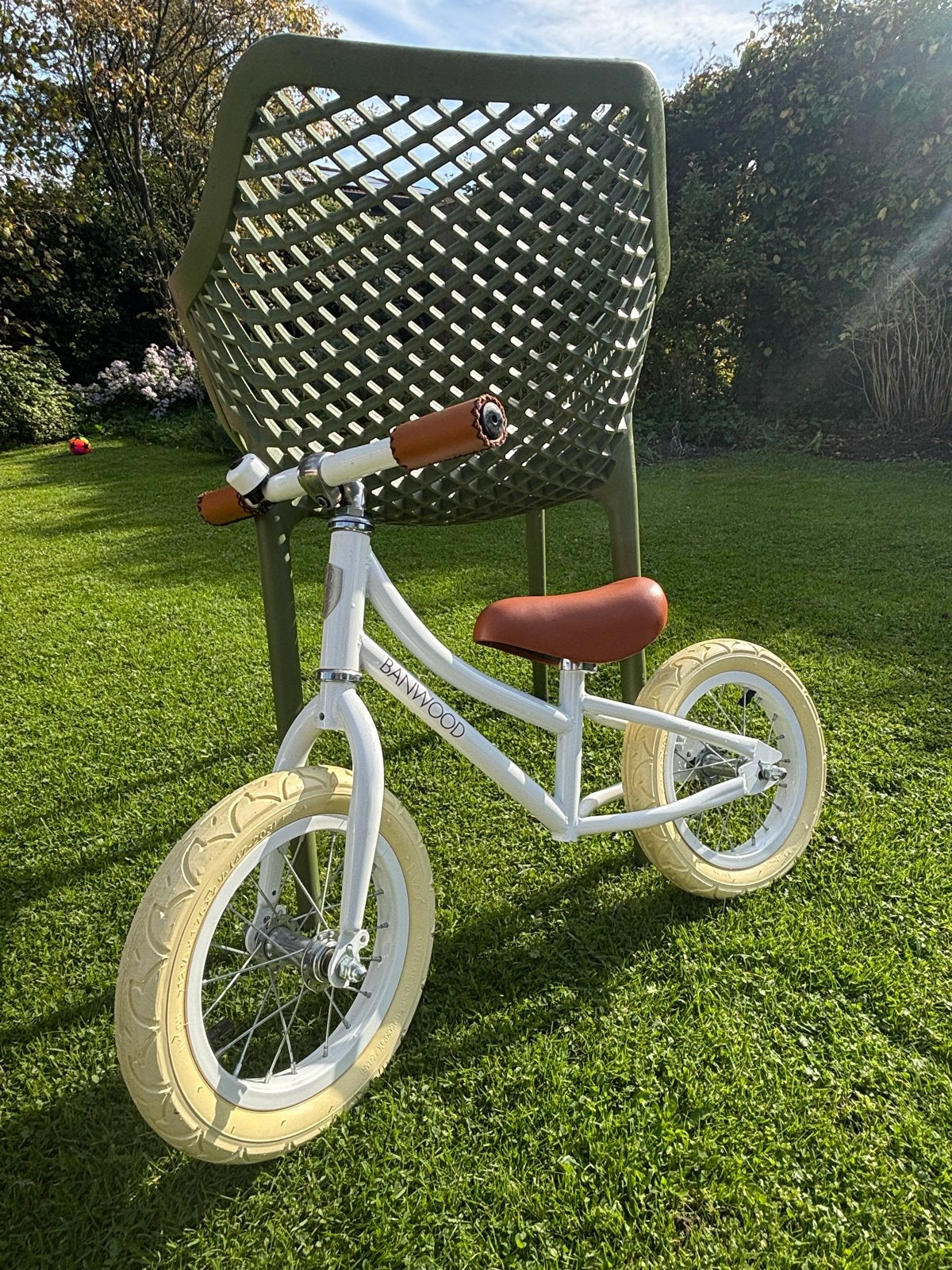 ZGAN Banwood loopfiets wit met bruine accenten, Ophalen, Zo goed als nieuw, Minder dan 16 inch
