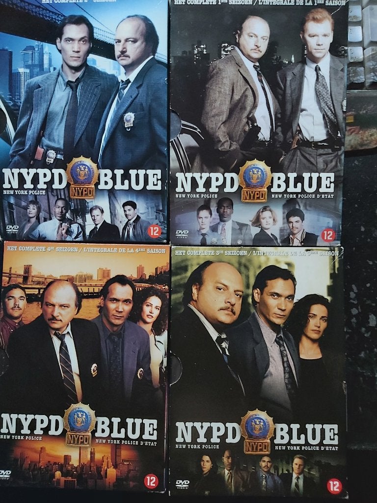 NYPD blue compleet 1 t/m,. 4, Engels, Nederlands, Ophalen of Verzenden, Zo goed als nieuw