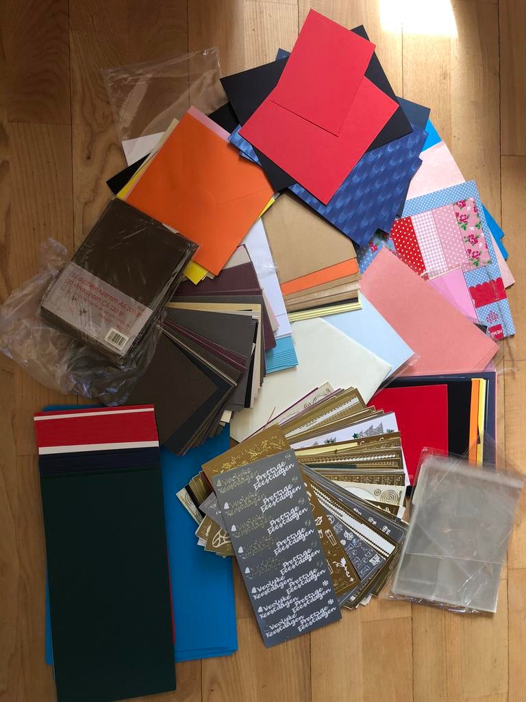 Knutsel materiaal kaarten enveloppes ,cellofaan zakjes,enz, Ophalen, Zo goed als nieuw