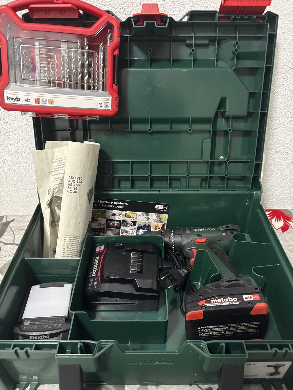 Metabo accuboormachine met 2 accu's en lader in koffer, Doe-het-zelf en Verbouw, Gereedschap | Boormachines, Variabele snelheid