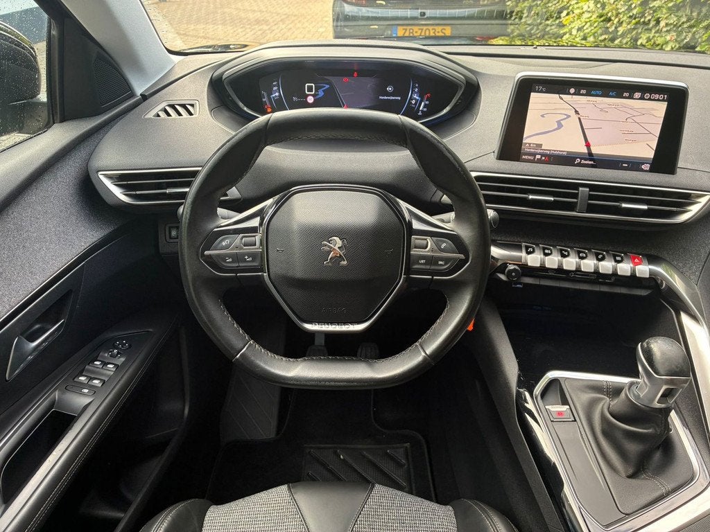 Peugeot 3008 1.2 PureTech Allure I 360 Camera I Navigatie, Voorwielaandrijving, Gebruikt, 1199 cc, Leder en Stof