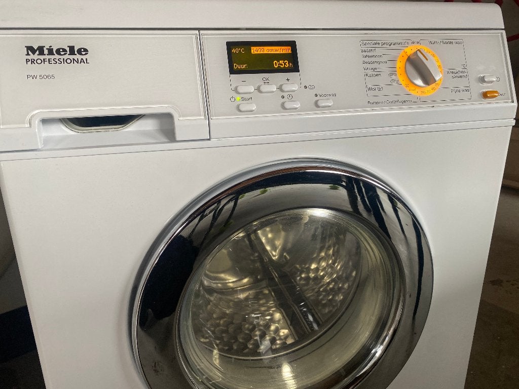 In goede staat professionele Miele wasmachine., Witgoed en Apparatuur, Wasmachines, Ophalen, Zo goed als nieuw, Voorlader, 85 tot 90 cm