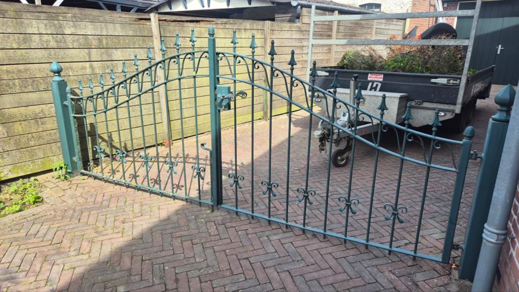 Oerdegelijk smeedijzeren hekwerk 360cm breed, Tuin en Terras, Tuinhekken en Hekwerk, Met poort, Gebruikt, Ophalen of Verzenden