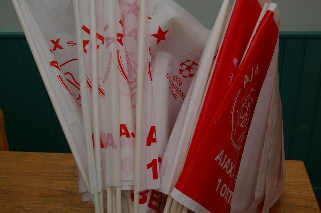 Verzameling AJAX vlaggen vlaggetjes europa cup, Verzamelen, Sportartikelen en Voetbal, Ophalen of Verzenden, Zo goed als nieuw