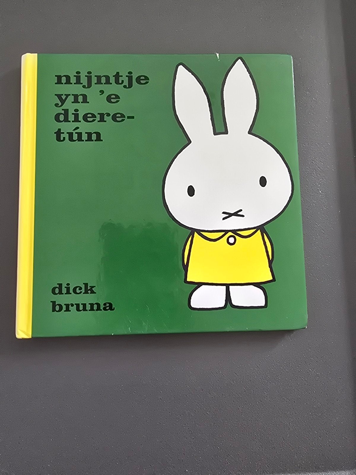 Nijntje yn 'e dieretún - Dick Bruna (Fries), Ophalen of Verzenden, Gelezen, Dick Bruna, 1 tot 2 jaar