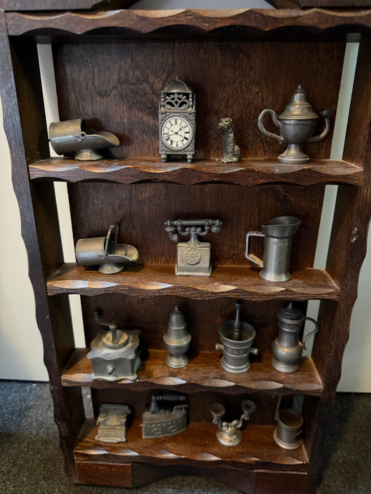 Mini tinnen spulletjes met houten hangkastje, Ophalen of Verzenden