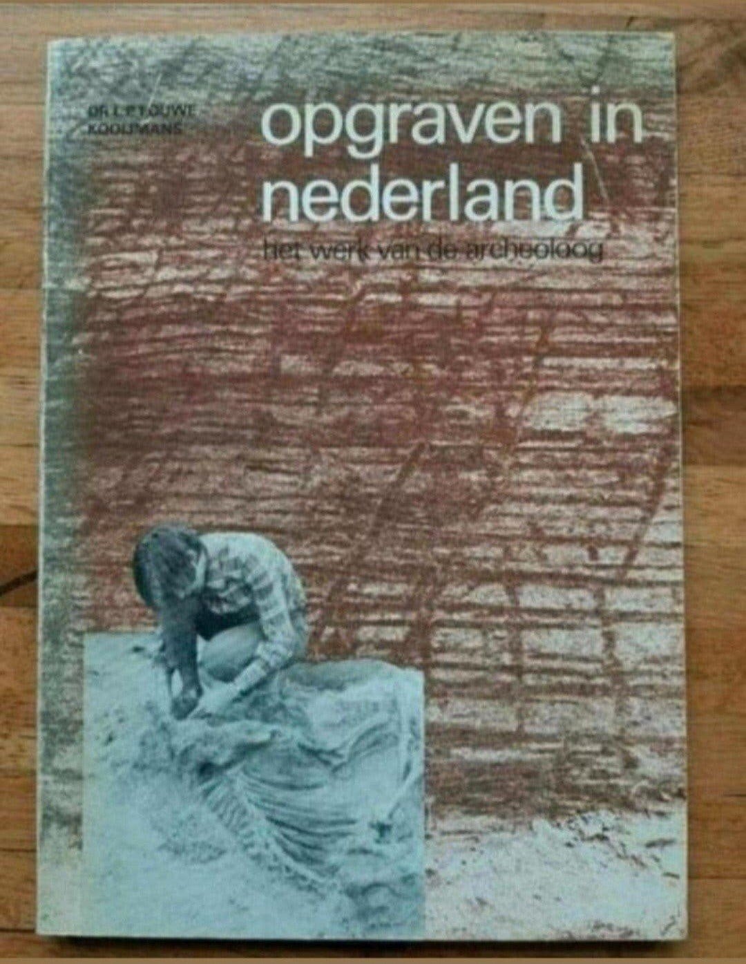 opgraven in Nederland het werk van de archeoloog geschiedeni, Boeken, Ophalen of Verzenden, Zo goed als nieuw